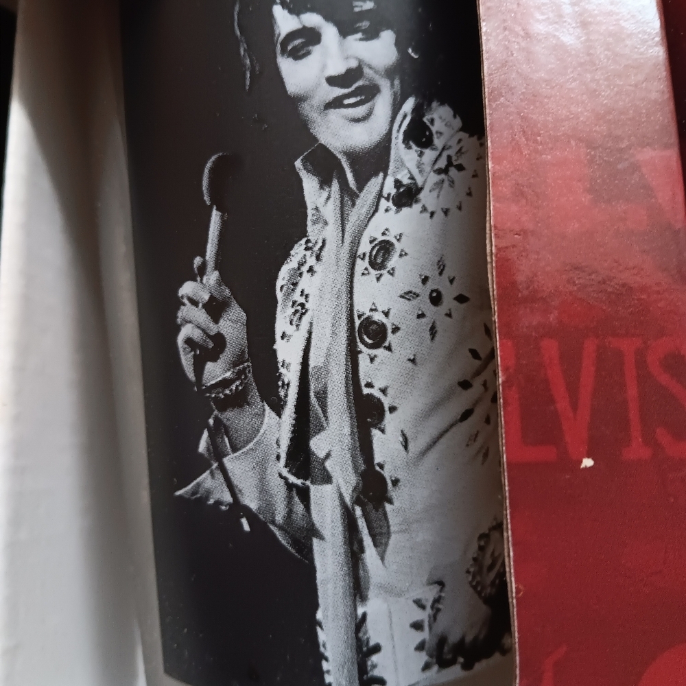 ELVIS PRESLEY PUB GLASS SET NEW IN BOX Never Used - Picture 3 of 5